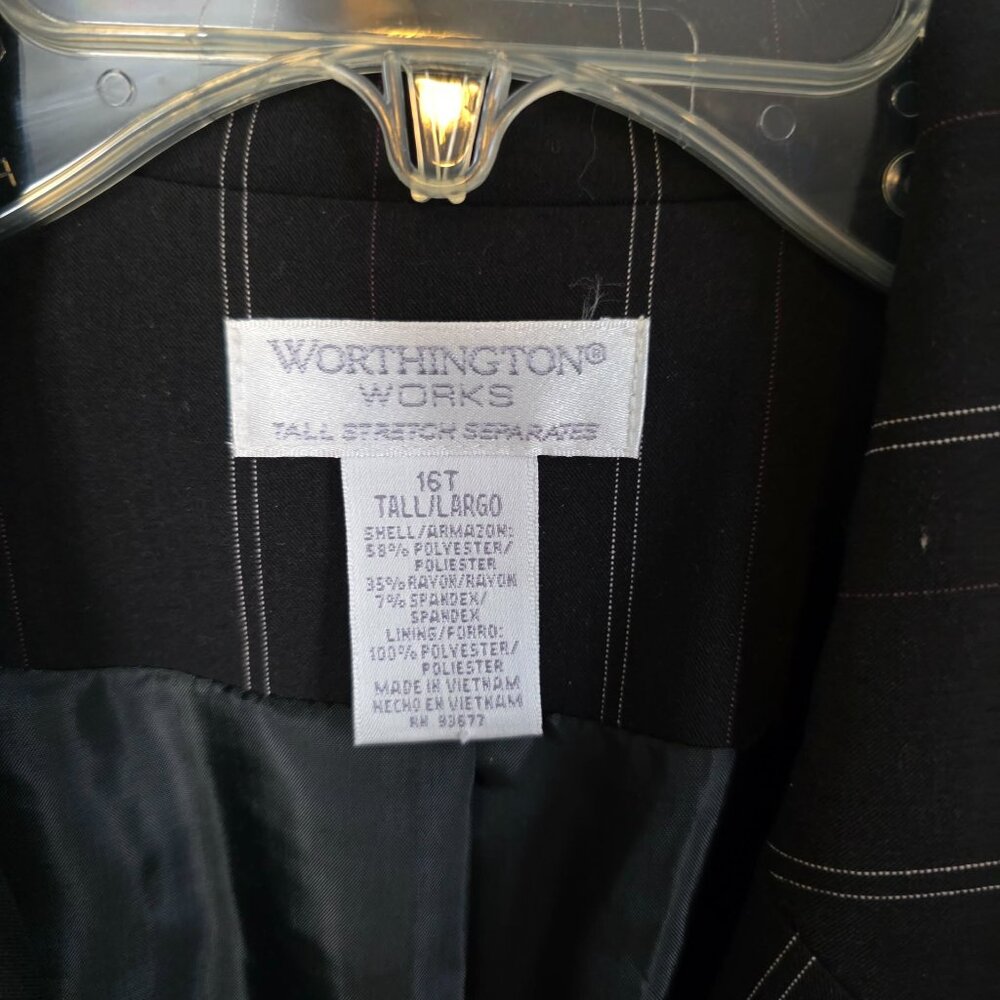 EUC Women's Pin-Striped Suit - Jacket & Pants - Tall - Picture 9 of 9